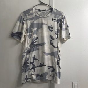 Men’s Small Nike Whit and Grey Camouflage T-Shirt